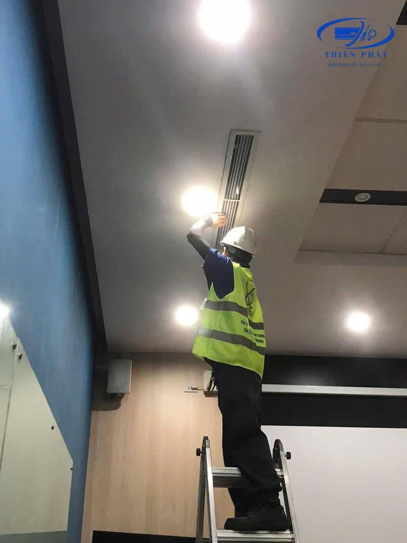 Máy lạnh yếu lạnh, hao điện? Vệ sinh máy lạnh Bắc Tân Uyên để 'hồi phục' phong độ