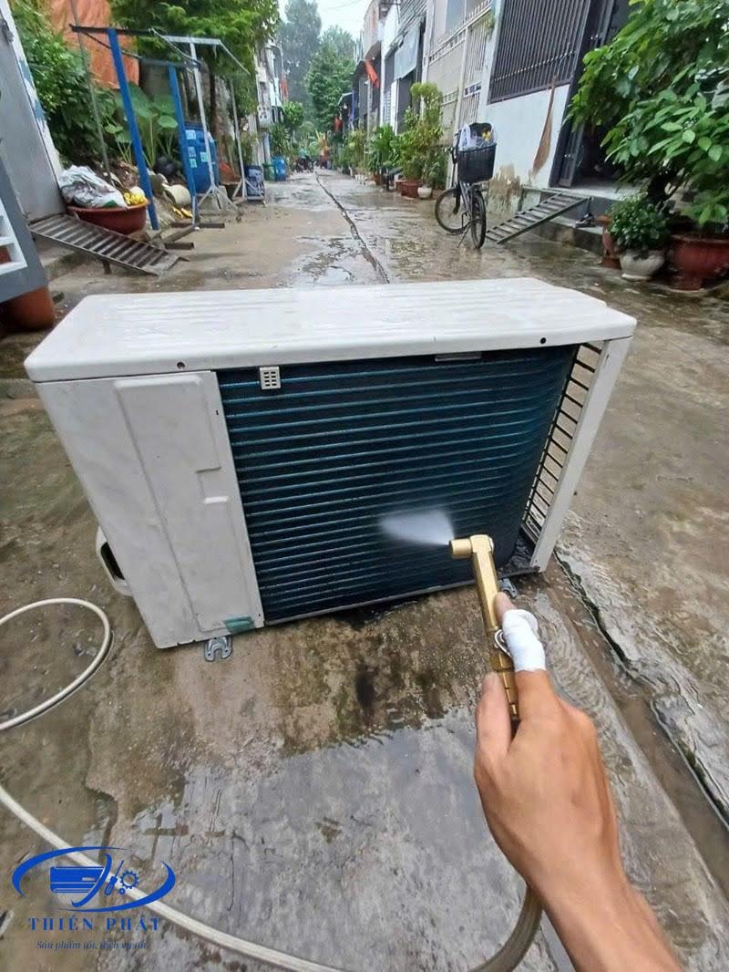 Vệ Sinh Máy Lạnh Bình Dương: Bí Quyết Giúp Giảm Hóa Đơn Tiền Điện?